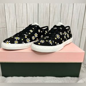 Kate Spade Vale Sneakers in Daisy Dot. Size: 6B. NWT